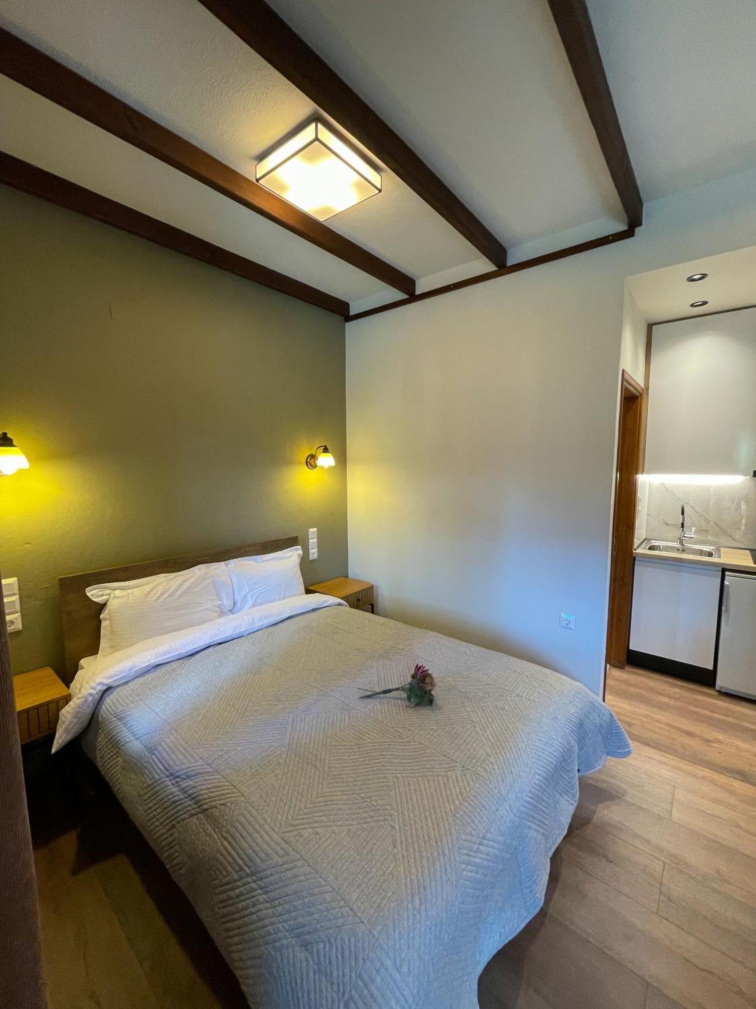 Giataki Apartment Eláti Екстериор снимка