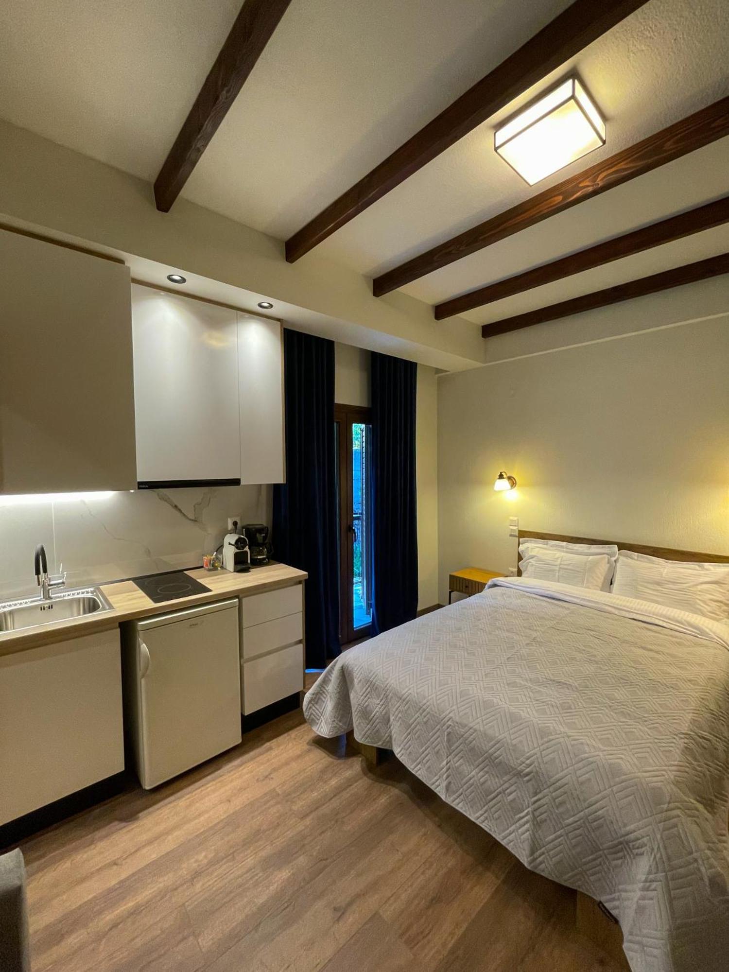 Giataki Apartment Eláti Екстериор снимка